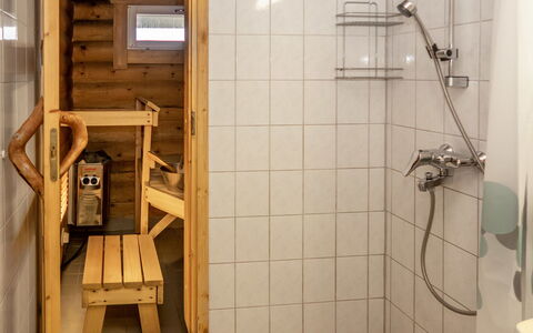Rukan Roihu: Flooring, Holz, Fussboden, Interior Design, Armatur, Zimmer, Installation, Badezimmer, Holzbeize, Toilette