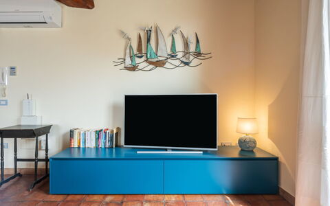 Rokkaria: Möbel, Eigentum, Gebäude, Couch, Azurblau, Tabelle, Holz, Wohnzimmer, Interior Design, Haus