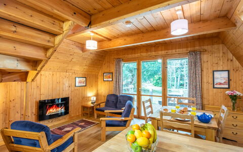 Rowan Cottage: Möbel, Eigentum, Fenster, Tabelle, Couch, Gebäude, Holz, Pflanze, Interior Design, Wohnzimmer