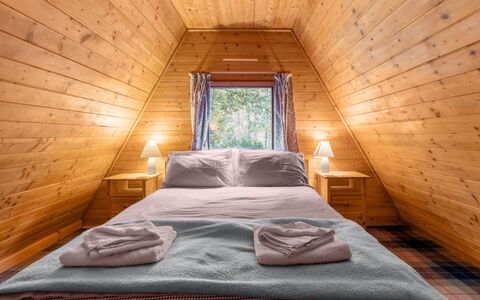Birchwood Cottage: Gebäude, Eigentum, Möbel, Komfort, Holz, Interior Design, Bett, Fussboden, Bettrahmen, Flooring