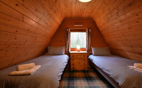 Birchwood Cottage: Eigentum, Gebäude, Holz, Beleuchtung, Interior Design, Fenster, Wand, Haus, Komfort, Decke