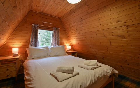 Birchwood Cottage: Möbel, Eigentum, Gebäude, Licht, Fenster, Komfort, Holz, Beleuchtung, Interior Design, Haus