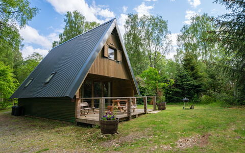 Birchwood Cottage: Wolke, Himmel, Pflanze, Gebäude, Fenster, Baum, Haus, Natürliche Landschaft, Holz, Grundstueck