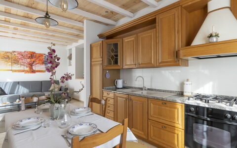 Casa 51: Cabinetry, Eigentum, Möbel, Tabelle, Countertop, Interior Design, Holz, Flooring, Die Architektur, Fussboden