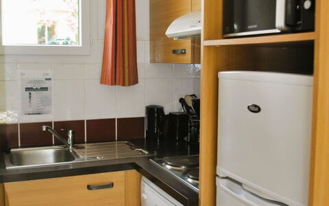 Cajarc 603: Cabinetry, Spüle, Eigentum, Sinken, Fenster, Countertop, Armatur, Küche, Zapfhahn, Beleuchtung