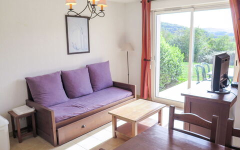 Cajarc 603: Holz, Zimmer, Interior Design, Fussboden, Hartholz, Eigentum, Flooring, Möbel, Wand, Couch