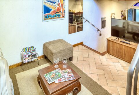 Mario - Levanto: Zimmer, Interior Design, Couch, Interior Design, Bilderrahmen, Hartholz, Wohnzimmer, Kaffetisch, Linens, Studio Couch