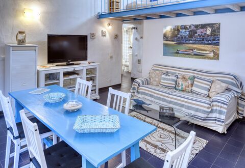 Appartamento Ivana - Levanto: Zimmer, Interior Design, Tabelle, Möbel, Couch, Fernsehgerät, Wohnzimmer, Zuhause, Flachbildschirm