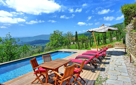 Villa Ancora: Wasser, Himmel, Wolke, Tabelle, Möbel, Pflanze, Stuhl, Schwimmbad, Baum, Gartenmöbel