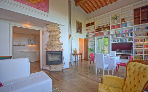 Villa Ancora: Beleuchtung, Holz, Zimmer, Interior Design, Fussboden, Flooring, Wand, Decke, Regal, Feuerstelle