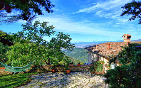 Villa Ancora: Baum, Haus, Bergstation, Ländliches Gebiet, Steigung, Dorf, Dach, Garten, Farbe, Cobblestone