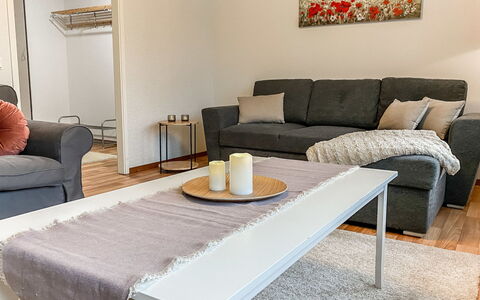 Iso-Karpalo a: Möbel, Flooring, Interior Design, Couch, Fussboden, Holz, Wohnzimmer, Tabelle, Holzboden, Zuhause