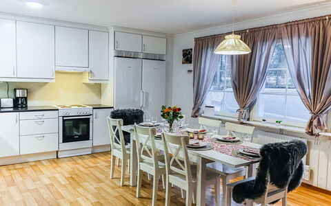 Iso-Karpalo a: Möbel, Interior Design, Flooring, Holz, Decke, Fussboden, Küche, Zimmer, Beleuchtung, Tabelle