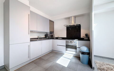 Stella Maris with Garage and Garden: Küche, Küchengerät, Countertop, Flooring, Major Appliance, Interior Design, Cabinetry, Fussboden, Decke, Holz