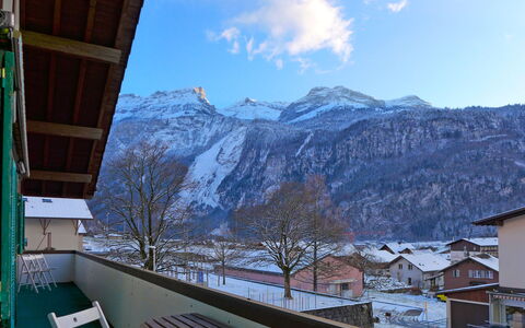 Belvedere: Wolke, Himmel, Gebäude, Berg, Daytime, Eigentum, Schnee, Blau, Grün, Fenster