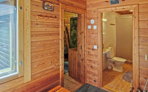 Ylläskuru D 2: Wand, Flooring, Holz, Fussboden, Decke, Interior Design, Tür, Holzbeize, Zimmer, Zuhause