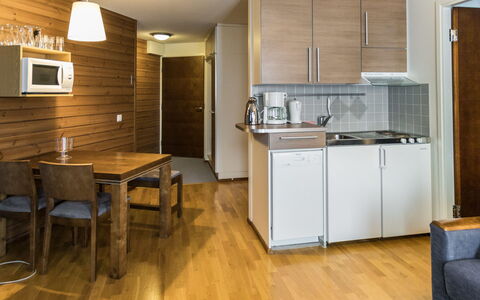 Ylläs Chalets 2101: Möbel, Stuhl, Gartenmöbel, Tabelle, Holz, Tisch Im Freien, Küche & Esszimmer Tisch, Schatten, Garten, Regenschirm