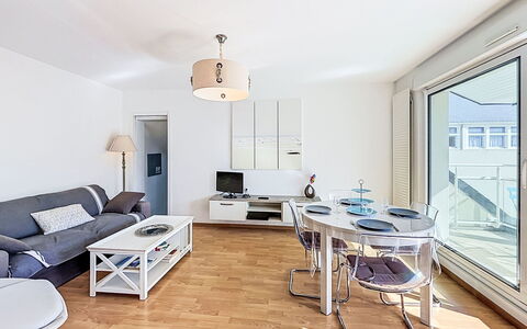 Quiberon 242: Holz, Möbel, Wohnung, Zimmer, Decke, Holzbeize, Stuhl, Hartholz, Lack, Holz