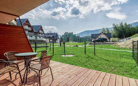 Triventi Mountain Residence: Wolke, Himmel, Möbel, Tabelle, Pflanze, Stuhl, Gebäude, Schatten, Holz, Baum