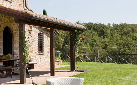 Villa Miravalle: Himmel, Pflanze, Eigentum, Gebäude, Möbel, Fenster, Wolke, Baum, Haus, Schatten