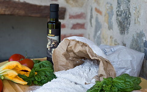 Villa Miravalle: Essen, Geschirr, Zutat, Flasche, Tabelle, Orange, Natural Foods, Obst