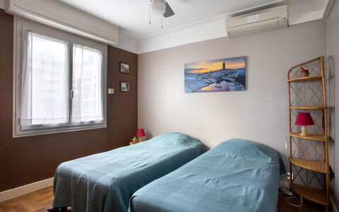 Le Cormoran: Möbel, Eigentum, Fenster, Deckenventilator, Komfort, Bilderrahmen, Holz, Textil, Interior Design, Beleuchtung