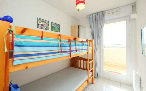 Canet-Plage 180: Zimmer, Eigentum, Bett, Möbel, Gebäude, Herberge, Interior Design, Grundeigentum, Etagenbett, Decke