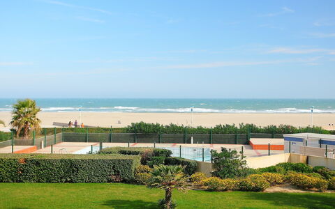 Canet-Plage 180: Himmel, Eigentum, Grün, Gras, Meer, Grundeigentum, Baum, Wohngebiet, Ozean, Haus