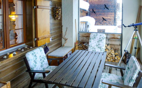 Alpetta: Bilderrahmen, Blau, Holz, Beleuchtung, Interior Design, Gebäude, Fussboden, Flooring, Hartholz, Grundeigentum