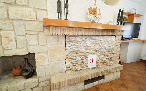 Casita Mar: Wand, Backstein, Steinwand, Fliese, Feuerstelle, Wohnzimmer, Flagstone, Kamin