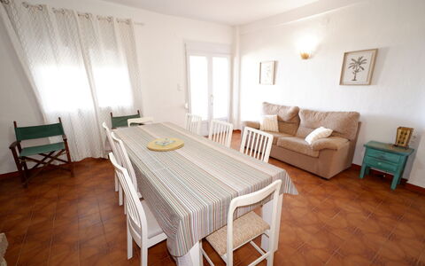 Casita Mar: Möbel, Flooring, Fussboden, Interior Design, Holz, Küche & Esszimmer Tisch, Tabelle, Esszimmer, Stuhl, Zimmer
