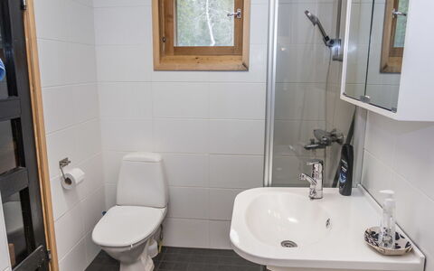 Vuosselin Kuukkeli: Toilleten Sitz, Badezimmer, Armatur, Toilette, Sinken, Bad Sink, Flooring, Interior Design, Fussboden, Zapfhahn