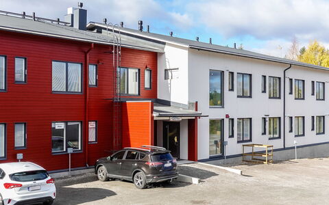 Skistar 105: Gebäude, Fenster, Fassade, Haus, Wohngebiet, Zuhause, Asphalt, Parkplatz