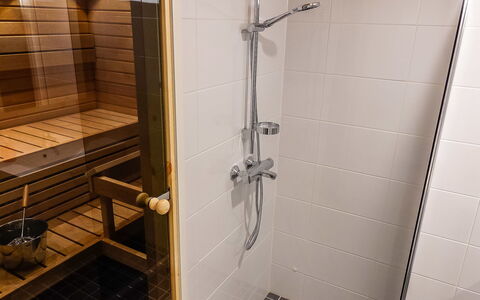Skistar 105: Flooring, Holz, Fussboden, Badezimmer, Armatur, Interior Design, Installation, Fliese, Dusche, Duschtür