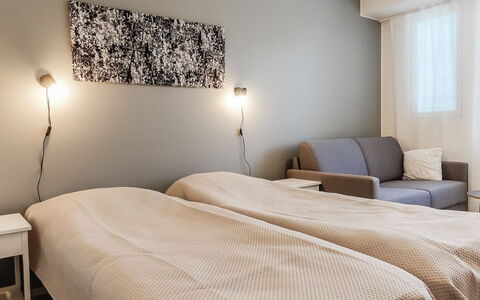Skistar 105: Interior Design, Bett, Fussboden, Möbel, Flooring, Wand, Schlafzimmer, Bettdecke, Holz, Decke