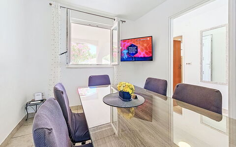 Tone: Interior Design, Möbel, Flooring, Fussboden, Couch, Wohnung, Zuhause, Wohnzimmer, Zimmer, Tabelle