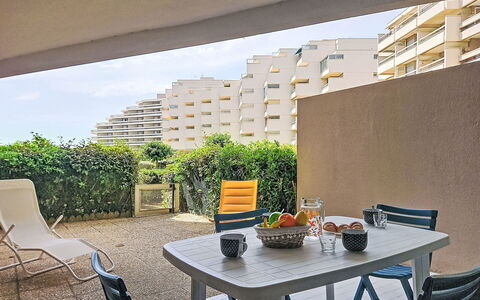Canet-Plage 500: Möbel, Wohnung, Gartenmöbel, Balkon, Schatten, Eigentumswohnung, Stuhl, Tisch Im Freien, Eco Hotel, Resort