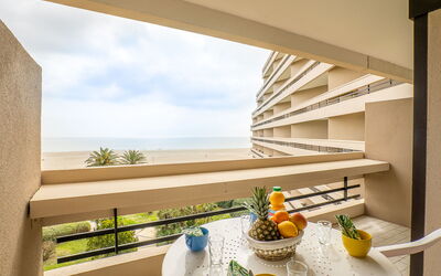 Canet-Plage 500: Eigentum, Gebäude, Pflanze, Wolke, Himmel, Fenster, Interior Design, Holz, Schatten, Haus