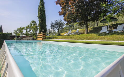 Castelfranco di Sopra 649: Wasser, Pflanze, Himmel, Eigentum, Schwimmbad, Natur, Baum, Schatten, Freizeit, Gras