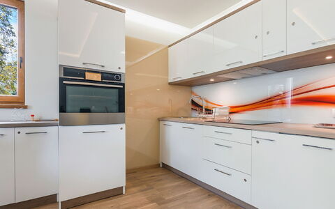 Rezydencja Park Rodzinna: Cabinetry, Gebäude, Countertop, Möbel, Fenster, Herd, Küche, Küchengerät, Holz, Schublade