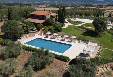 Campo Valerio: Wasser, Eigentum, Gebäude, Pflanze, Azurblau, Baum, Botanik, Schwimmbad, Freizeit, Wohngebiet