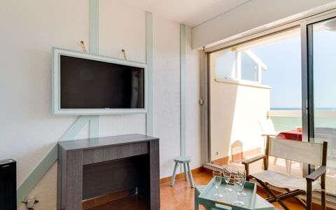 Les Jardins de la Plage: Zimmer, Möbel, Eigentum, Interior Design, Wohnzimmer, Gebäude, Haus, Tabelle, Fussboden, Wand
