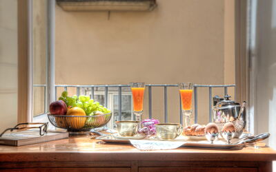suite-borbone-royal-napoli-apartment-living-room