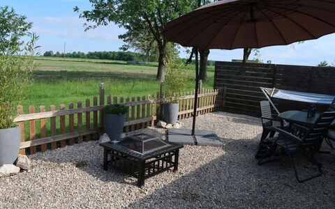 Sternenhimmel: Pflanze, Möbel, Himmel, Tabelle, Außenbank, Baum, Schatten, Gartenmöbel, Die Architektur, Öffentlicher Raum