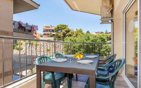 Cloud: Balkon, Wohnung, Stuhl, Schatten, Küche & Esszimmer Tisch, Eigentumswohnung, Gartenmöbel, Tisch Im Freien, Holzbeize, Veranda