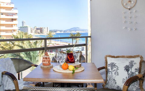 Calpe Calp 478: Tabelle, Möbel, Himmel, Eigentum, Gebäude, Stuhl, Azurblau, Beleuchtung, Interior Design, Gartenmöbel