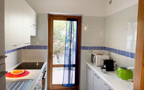 Turriga: Cabinetry, Gebäude, Holz, Fussboden, Countertop, Flooring, Schublade, Haushaltsgerät, Küche