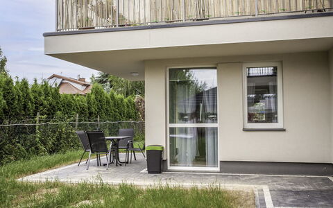 Naleczow 100: Pflanze, Eigentum, Gebäude, Stuhl, Schatten, Gras, Wohngebiet, Urban Design, Wand, Fassade