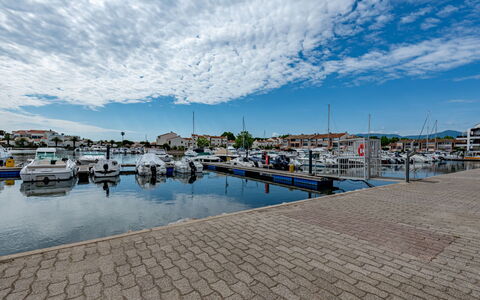 Le Hameau des Capellans: Wolke, Wasser, Himmel, Boot, Wasservorräte, Watercraft, Azurblau, Küsten Und Ozeanische Forms, See, Horizont