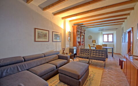 Villa Sorbaiano: Bilderrahmen, Möbel, Eigentum, Gebäude, Fenster, Holz, Komfort, Interior Design, Wohnzimmer, Die Architektur